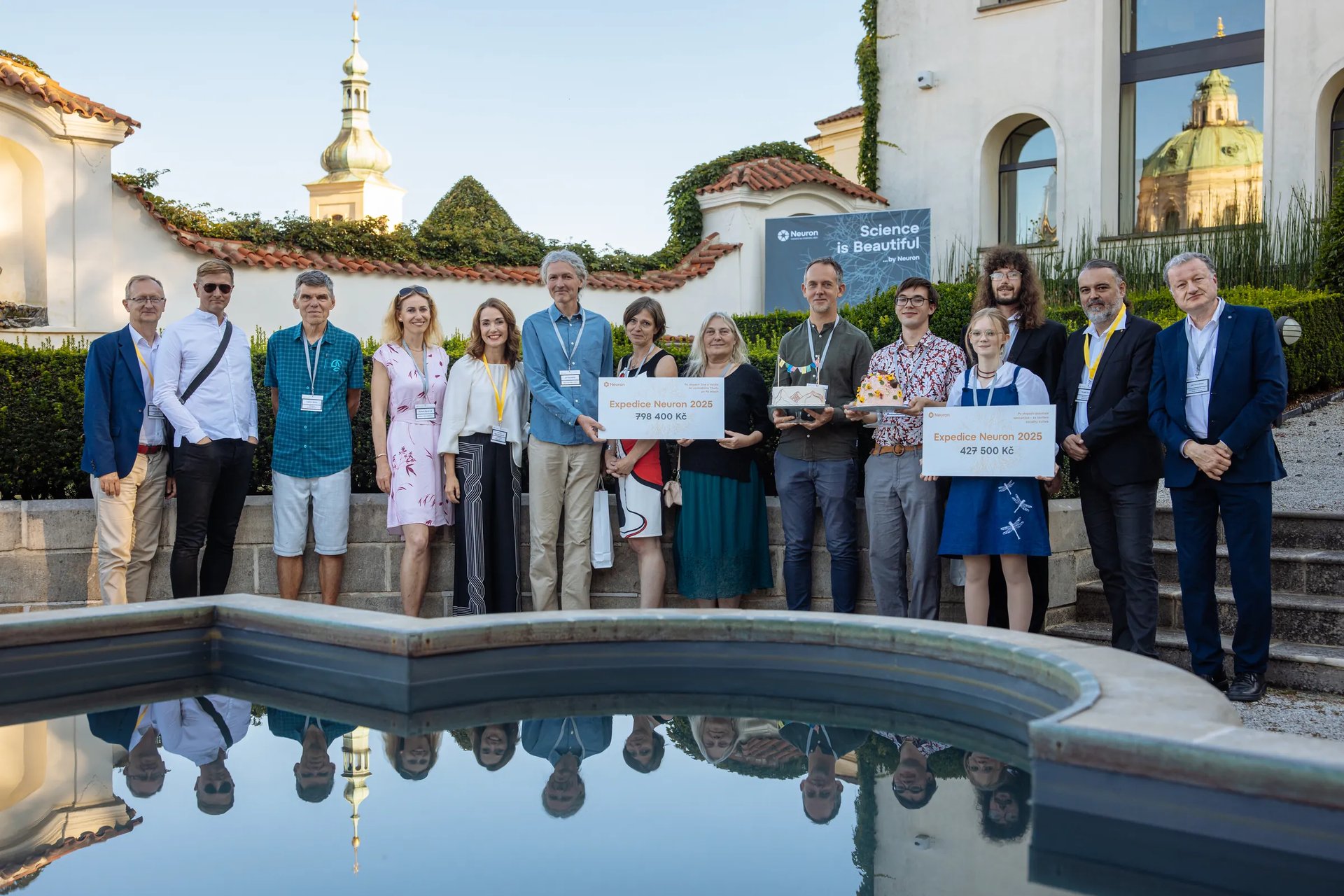 Guests of the Neuron Foundation photographed together by the fountain at the garden party