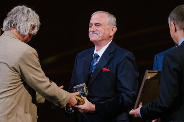 The presentation of the Extraordinary Neuron Awards 2020