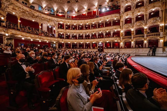 The presentation of the Extraordinary Neuron Awards 2020