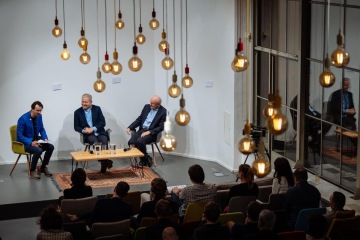 Laureáti Cen Neuron znovu zazářili v debatě