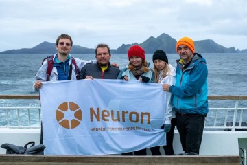 Za dlouhověkostí žraloka malohlavého - film