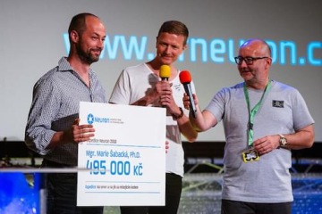 Slavnostně jsme předali šek vítěznému projektu Expedice Neuron 2018