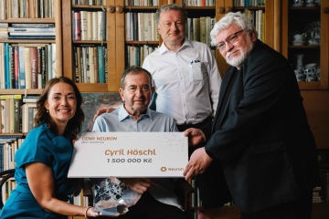 Cyril Höschl získává Cenu Neuron za celoživotní přínos vědě