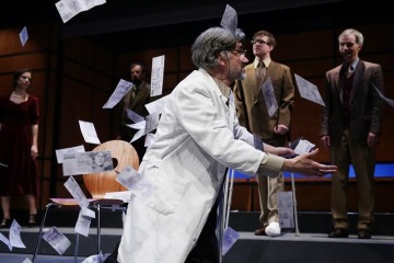 Elegance molekuly je podle kritiků nejlepší českou hrou roku 2018