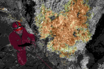 Expedice Neuron v čele s Markem Audym objevila největší podzemní termální jezero světa. Dostalo název Neuron