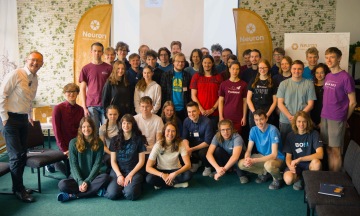 Mladé fyziky a fyzičky, které Neuron podporuje, zajímala věda i byznys