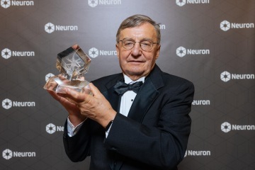 Geniální matematik, světový fyzik nebo objevitel nových molekul. Ceny Neuron 2021 znají svoje laureáty
