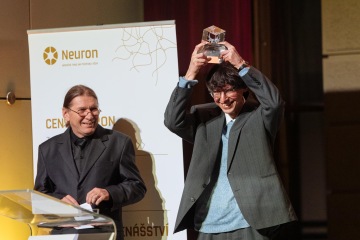 Jak dostat velrybu do bazénu  aneb Jan Nekovář pro Neuron